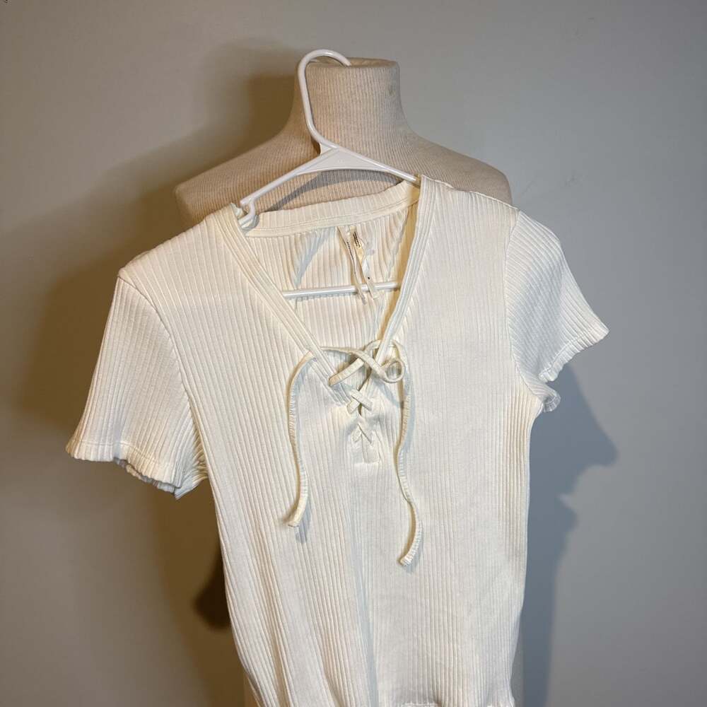 Anthropologies Ribbed‎ Lace-Up V-Neck Tee White Size Medium